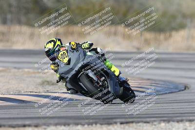 media/Dec-01-2025-Moto Forza (Mon) [[2daa91e15f]]/1-Advanced Group/Session 3 (Turn 3)/